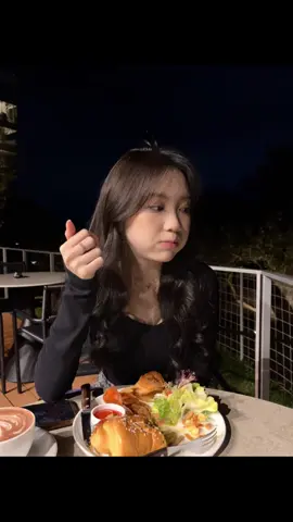 nyam @koma 