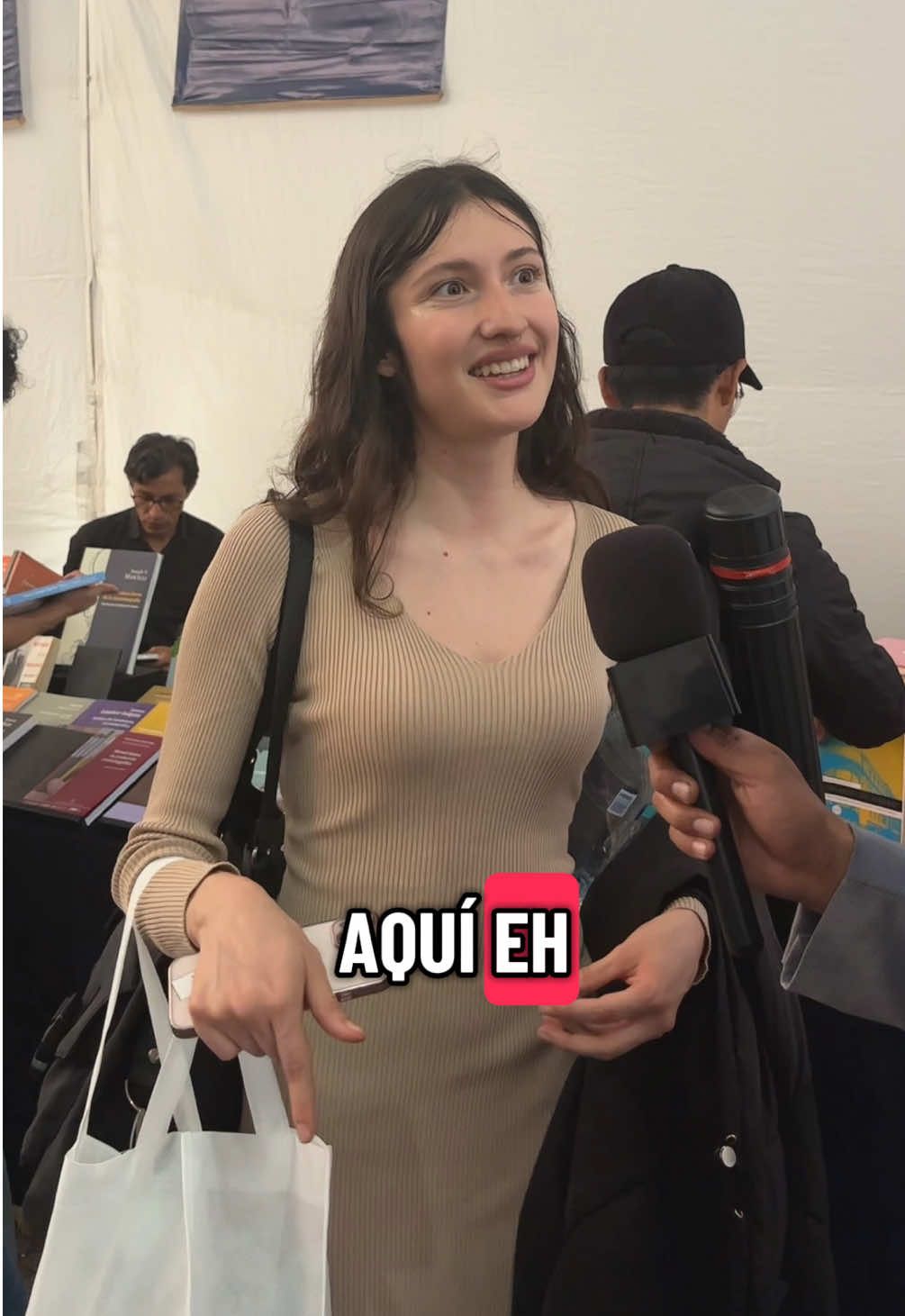#libroslibroslibros #unam #entrevista #ferialibro #libros 