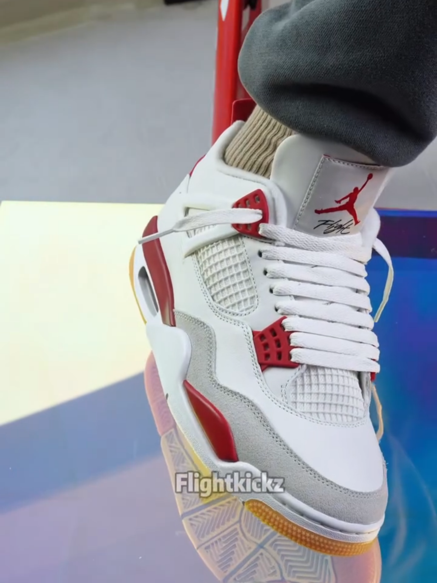 Conteúdo educativo 📌 Veja como amarrar seu Nike SB x Air Jordan 4 Retro SP ‘Varsity Red’ Quer deixar seu par ainda mais autêntico? How to lace sneaker #jordansb #kickstagram #complexkicks #Jumpman #jordansdaily #Jordan4 #sneakerhead #theshoegame #nikesb #snkrskickcheck #outfitinspiration #jordan #nicekicks #jordandepot #nikeairjordan #igsneakercommunity #nicekicks #style #jordanretro #nike #airjordan4 #jordan4sb #heatonfeetgang #sneaker #style #outfitinspo #photooftheday #friendfamily #kicksonfire #aj4 #aj4sb #nike #Nike #sneakeraddict #sneakerhead #retro #sneakers #sneakeroftheday