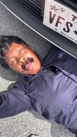 POV: the mechanic flirting everytime you take yo car to get looked at 😂😂😂😂😂  #fypシ #mechanic 