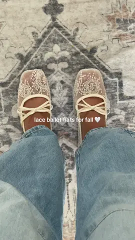these ballet flats are so perfect 🥹🍂 #rushready2025 #balletflats #balletflatsoutfit #girlyshoes #TikTokShopCreatorPicks 