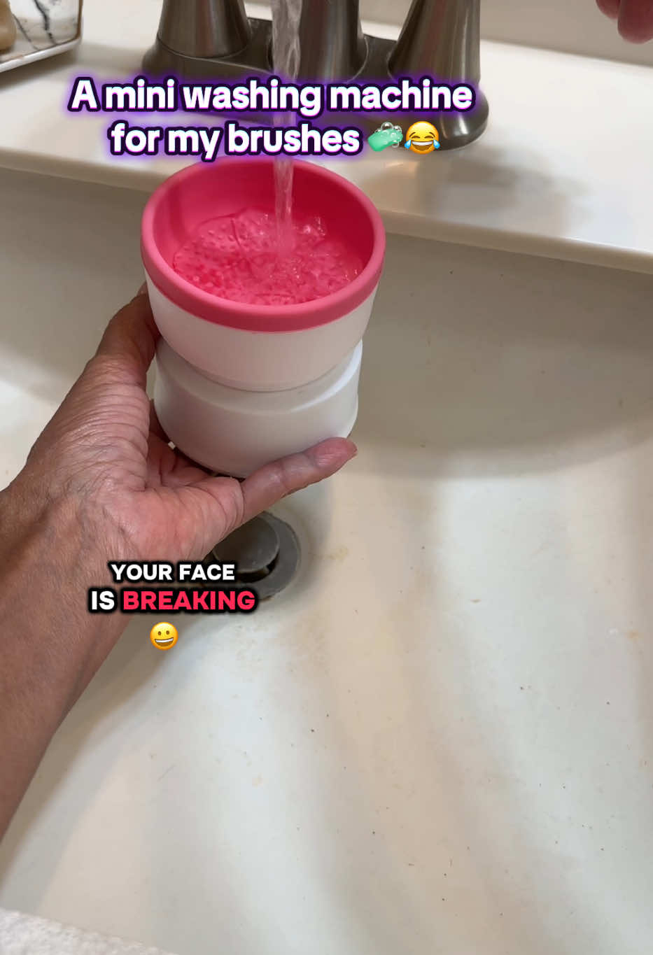 Okay… I wanted this brush cleaner to scrub like a power washer 😅 It gets the job done — brushes look cleaner, skin feels safer — but it’s definitely more of a gentle swirl than a deep scrub. If you’re tired of scrubbing forever, it’s a little helper… just don’t expect Hulk-level strength. 💪 Would you try it or stick to hand washing? Tell me below ⬇️ #Bru#BrushCleaningHackskeupbrushcleaner #SkincareAndMakeup #CleanBeauty #makeupbrushcleaning 