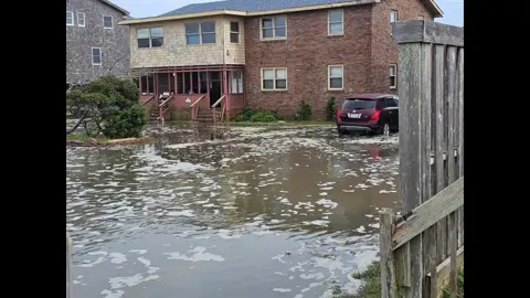 Hurricane Erin leaves it marks in North Carolina😯😯 This footage captures the power and impact of the storm surge generated by Hurricane Erin as it struck Buxton, North Carolina. Filmed on August 20th and 21st, 2025, the video shows the event unfolding in real-time and reveals the aftermath for the town's vulnerable coastal communities. #hurricaneerin #buxton 