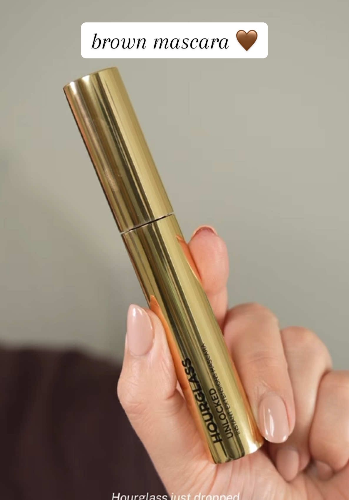 Now available in the perfect rich Espresso shade! 🤎 @Hourglass Cosmetics Unlocked Instant Extensions Mascara features a smudge-proof, flake-free formula that lasts up to 16 hours! The custom bristle brush grabs even the tiniest lashes, giving you a fanned-out, eye-opening look. It's such a sleek mascara! ✨ . #hourglassmascara #hourglasscosmetics #hourglassunlockedmascara #tubingmascara #mascarareview  . hourglass cosmetics . hourglass unlocked instant extensions mascara . luxury beauty . luxury makeup . hourglass mascara . tubing mascara . lengthening and lifting mascara