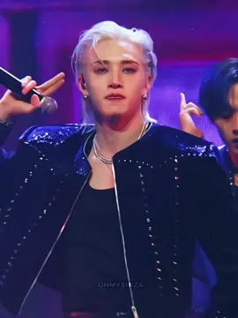 i can’t believe….🫠 silver hair… oh my wolf 🐺  @ᴋᴀᴛʏ ʙᴀʀᴋs ғᴏʀ ᴄʜᴀɴ 💋  #bangchan #방찬 #bangchanbestleader #bangchanedit #bangchanstraykids 