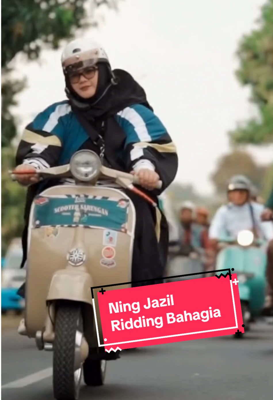 Teaser 1 Tahun Teras Gubuk Gus Kautsar vespa sarungan bareng Ning Jazil #terasgubuk #ningjazil #guskautsar #santriploso #vespaindonesia 