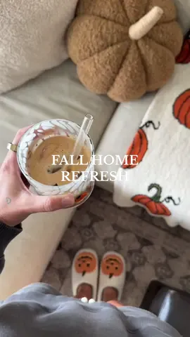 Pumpkins are out, vibes are cozy 🍂 #falldecorating #homerefresh 