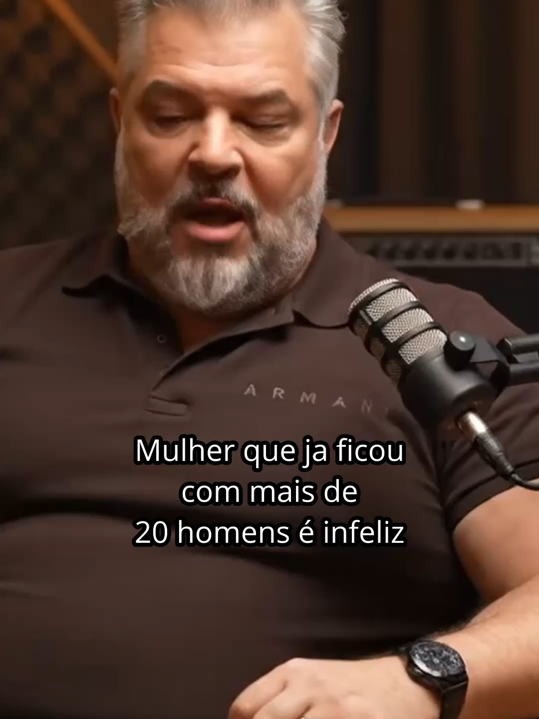 Passou dos 20 homens é infeliz