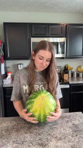 On this episode of mythbusters  #watermelon #fruitcutting 