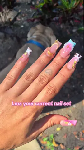 My nail tech eats every time 💖🤏🏽#fypシ #girls #innit #nailinspo #floridanailtech 