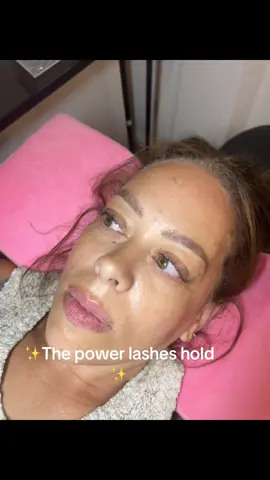 My client came to me not liking her lashes at all and left feeling so confident and happy , this is what this job is about🥺 #fyp #lashextensions #lashes #lashtech #classiclashes 