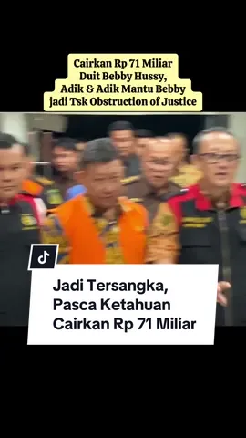 Kejaksaan Tinggi Bengkulu menjerat adik dan menantu bos tambang, dengan pasal perintangan penyidikan atau obstruction off justice. Kedua tersangka yang diperiksa hingga jelang subuh, diketahui mencairkan uang cash senilai 71 miliar rupiah, dari beberapa rekening tersangka utama kasus tambang, yang merugikan negara hingga lebih dari setengah triliun rupiah. Roll (vo) Penahanan akhirnya dilakukan setelah proses pemeriksaan panjang sejak kamis pagi, hingga akhirnua resmi ditahan jelang jumat subuh. Kedua tersangka masing-masing adalah Awang dan Andy Putra, yang menjadi tersangka ke-10 dan 11 dalam mega skandal tambang batu bara di Bengkulu, dengan nilai kerugian negara mencapai lebih dari setengah triliun rupiah. Keduanya dijerat dengan pasal pidana perintangan penyidikan atau obstruction of justice, atau pasal 21 Undang Undang Korupsi Junto Pasal 55 KUHP dengan ancaman maksimal 15 tahun penjara. Tersangka Awang merupakan adik kandung tersangka utama kasus tambang yakni Bebby Hussy, sedangkan tersangka Andy Putra merupakan Adik dari sang menantu Bebby Hussy. Keduanya diketahui melakukan upaya penghilangan bara bukti berupa uang dari beberapa rekening bebby hussy, dengan mencairkannya pada hari bersamaan dengan nominal mencapai 71 miliar rupiah. Pencairan ini dilakukan saat tersangka Bebby Hussy tengah menjalani pemeriksaan intensif oleh penyidik. Sebelumnya Kejati Bengkulu sudah menahan 9 tersangka, masing-masing: 1. Kepala Cabang PT Sucofindo Bengkulu Imam Sumantri, 2. Direktur PT Ratu Samban Mining Edhie Santosa,  3. Komisaris Tunas Bara Jaya Bebby Hussy, 4. General Manager PT Inti Bara Perdana Saskya Hussy, 5. Direktur Utama Tunas Bara Jaya Julius Soh, 6. Marketing PT Inti Bara Perdana Agusman, 7. Direktur Tunas Bara Jaya Sutarman, 8. Komisaris PT Ratu Samban Mining David Alexander 9. Sunindyo Suryo Herdadi,  Direktur Teknik dan Lingkungan Kemen ESDM secara Ex Officio selaku Kepala Inspektur Tambang Periode April 2022 sampai dengan Juli Tahun 2024. (Cik) #kasustambang #kasustambangkejatibengkulu #bebbyhussy #kejatiprovinsibengkulu 