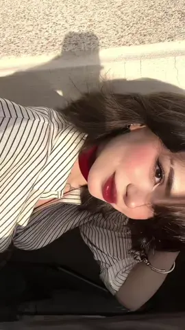 یه نقطه رو بینیم هی هست هی نیست همونقدر بلاتکلیف