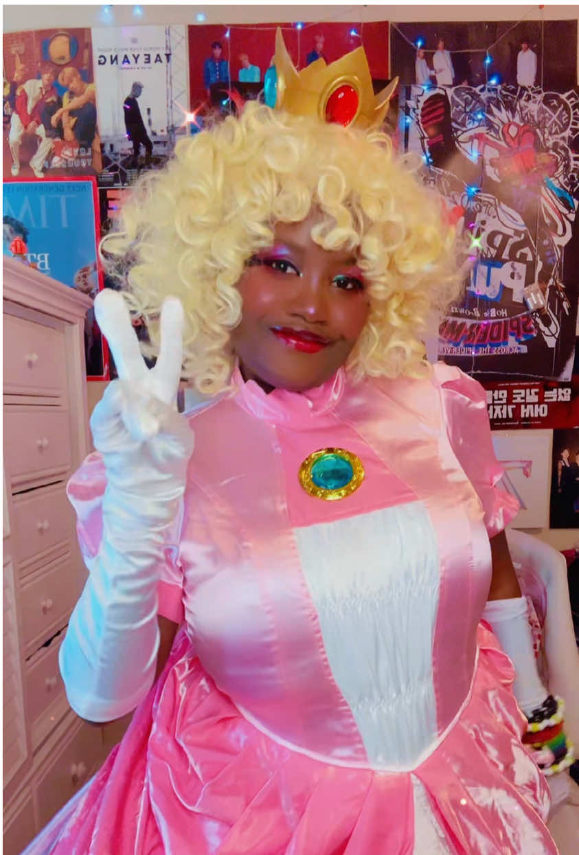 Did I win? I hate the lighting of this video 😭#princesspeach #princesspeachcosplay #supportablackcosplayer #blackcosplayer 