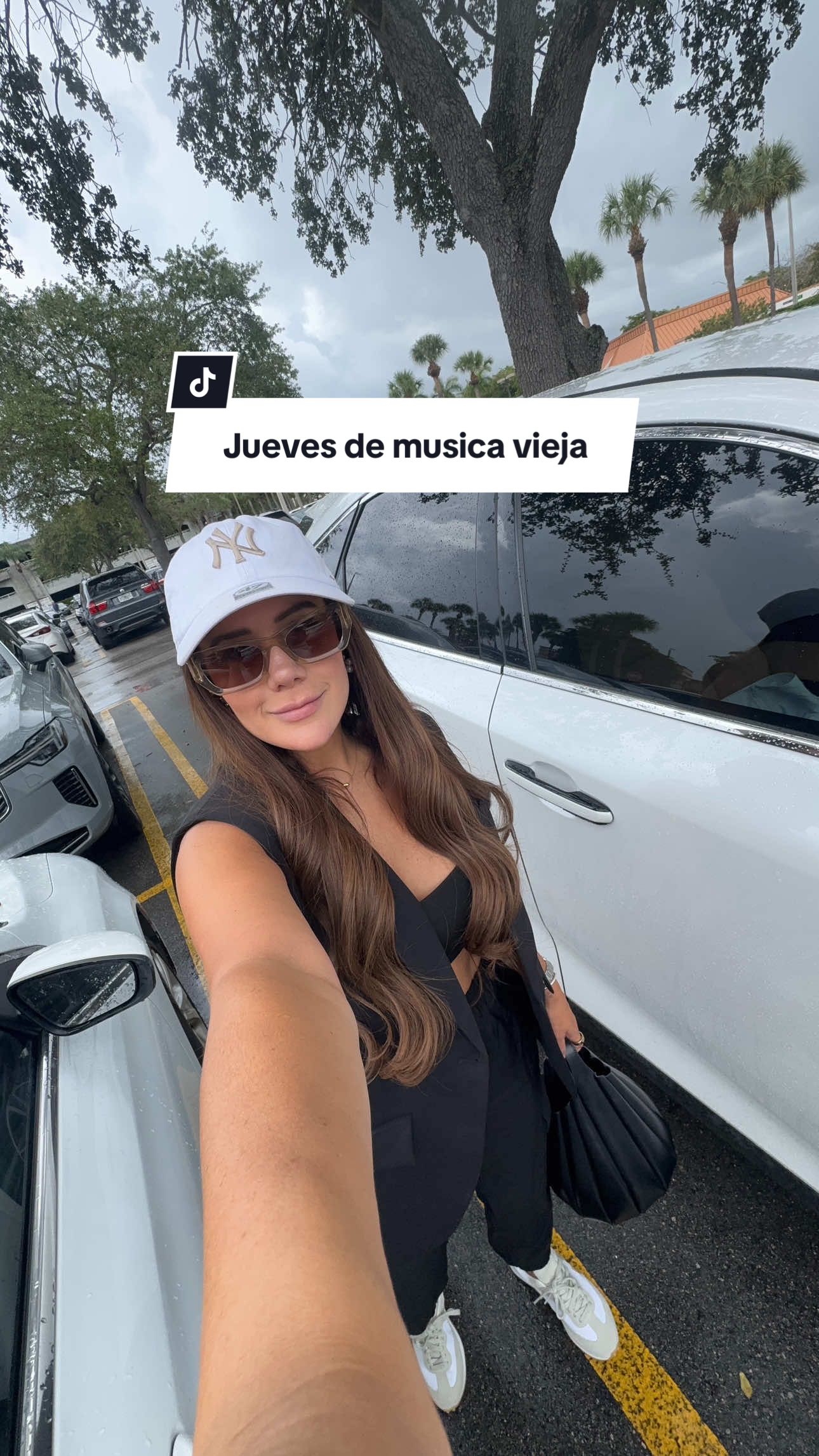 Jueves de musiquita vieja!!! Si te la sabes CÁNTALA CONMIGO!! 😂✌🏻 #pam @daddyyankee @EL ALFA OFICIAL✅ @JQuiles #tbt #musicavieja #karaokeenelcarro 