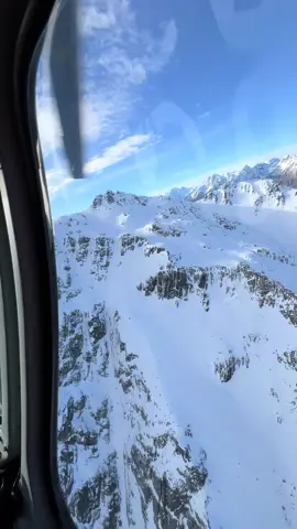 Finally,,,memberanikan diri ikut helicopter ride walopun sepanjang perjalanan istighfar dan sholawatan mulu, muka eyke tegang🤣😂😅 Once in a lifetime lah yaaa😀😀 #helicopterrideexperience  #glentannermountcook  #newzealand 