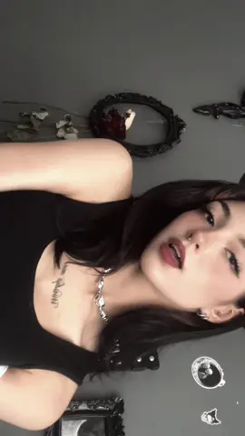 Being a bad b on the side 🖤 #lanadelrey #sadgirl #lana #oldmoney 
