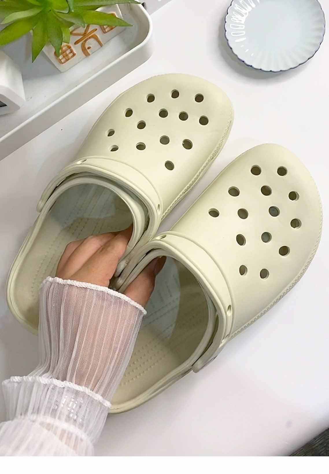 #clogs #clogshoes #clogsslippers #clogsformen #clogsoutfit 