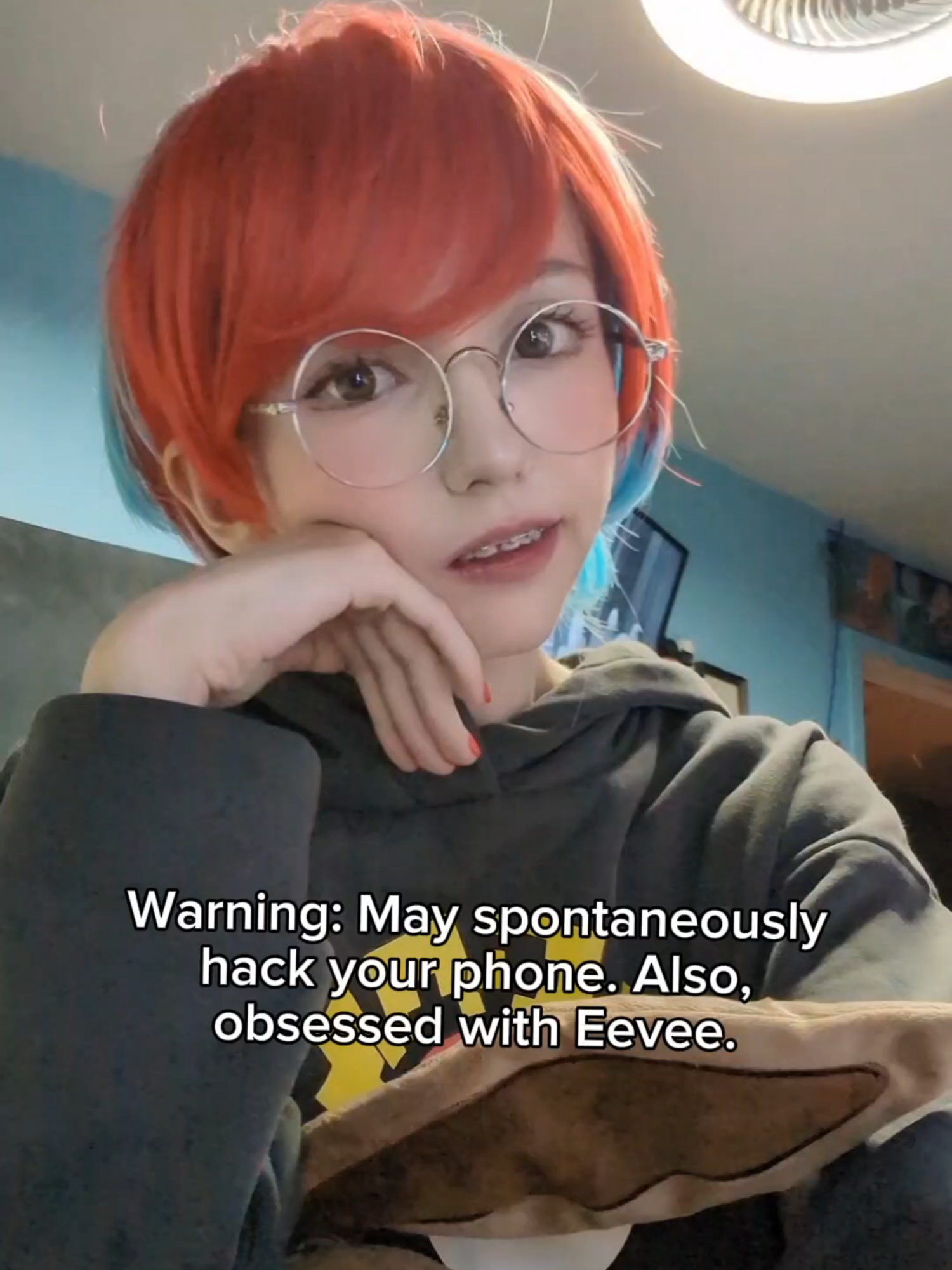It's funny, isn't it? I like to cosplay two girls who are socially anxious, secret mastermind hackers. Well, Penny is very cute, and I enjoy her and the game she's in. #pokemonpenny #pennycosplay #scarletandviolet #pokemoncosplay #nintendocosplay #cosplay #cosplayer #cosplaygirl #GamerGirl #gaming #pokemon #nintendo