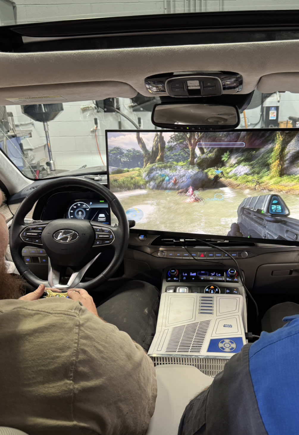 Our techs are loving these new CarPlay screens… #carsoftiktok #Halo #fyp #mechanic #dealershiplife 