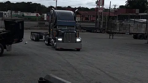 La guerra 🚛 #costarica🇨🇷 #freightliner #detroitdiesel 