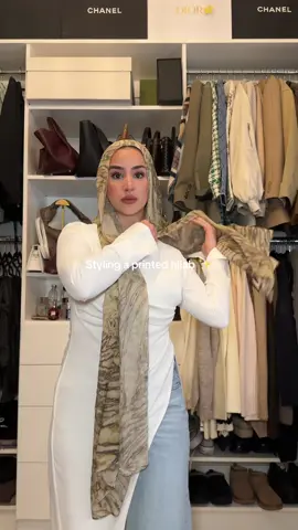 My printed hijab hyper fixation of the week @velascarves #grwm 