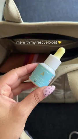 When you carry your rescue bloat like it’s lipgloss ✨ #supplements #bloating #apothekary 