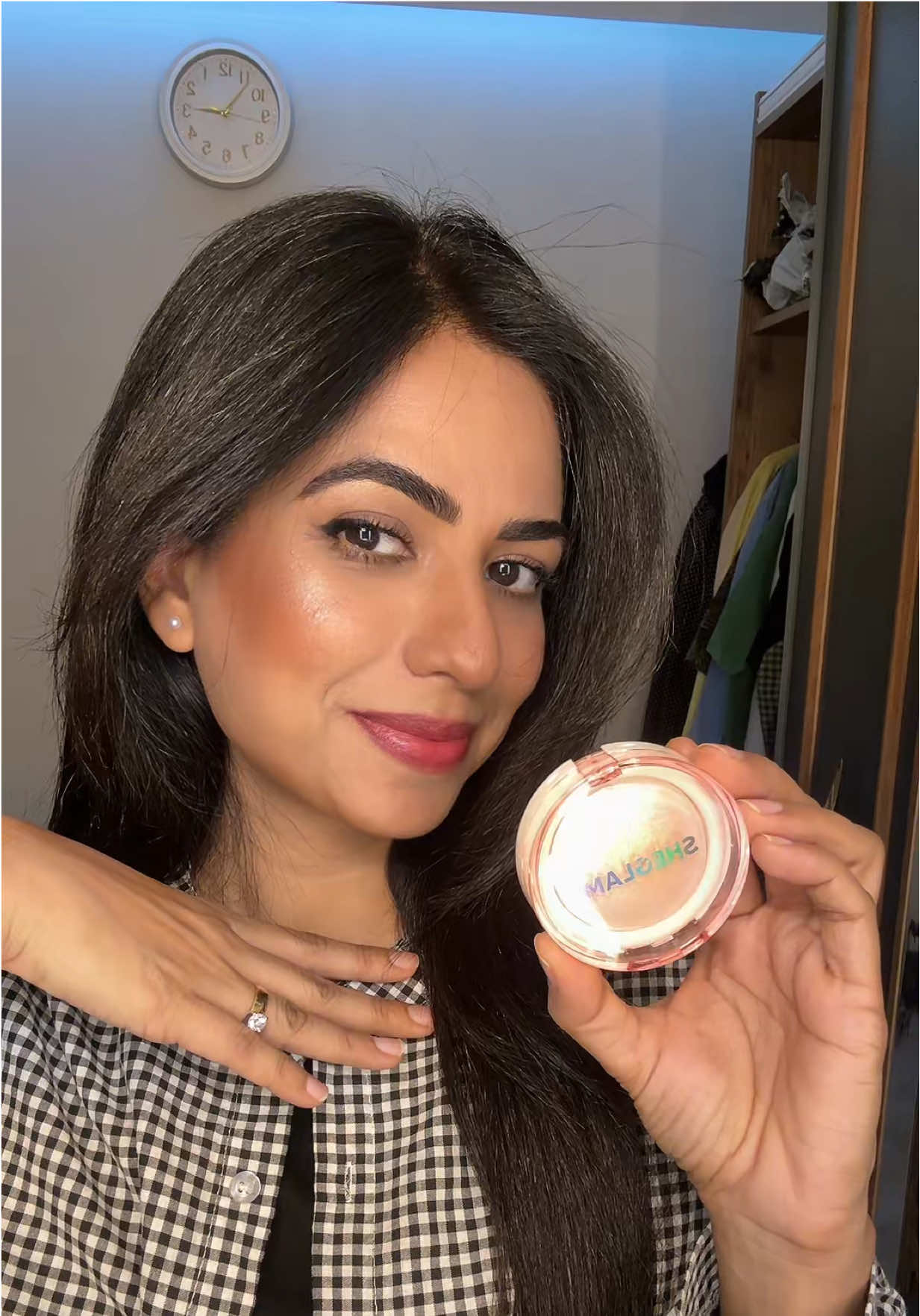 ✨ Bounce into a glow that’s as fun as it is flawless! ✨ The Glowchi Bouncy Highlighter isn’t just satisfyingly squishy—it’s powered with green tea & ginger extracts to control oil, soothe skin, and leave you shining with a pearlescent sparkle. 💫 No more shattered highlighters… this mochi glow is made to squish, bounce & glow without ever quitting! 🤍 Product ID: 🆔 122708275 🔗 https://shein.top/4r8uqms 🆔 122521864 🔗 https://shein.top/urb146l 🆔 122516207 🔗 https://shein.top/a336tu2 #S#SHEGLAMGLOWCHIHIGHLIGHTERS#SHEGLAMHIGHLIGHTERsheglam @SHEGLAM 