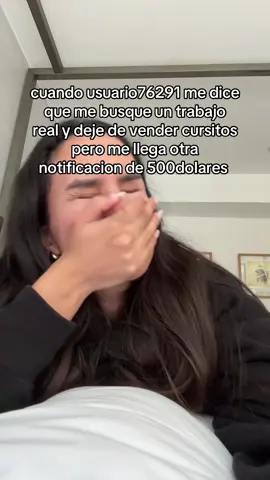 Hablemos de esto en serio (pero rápido) 👀👇 Cuando alguien dice “vender cursitos no es un trabajo real” 🙄 … La realidad: la industria digital recién empieza y ya mueve millones 💻💸. Lo curioso es que critican a los que venden online, pero ven normal gastar miles en la uni para acabar en un trabajo que ni disfrutan 🤔😂 El futuro es digital… y los que entren ahora tienen la ventaja 🚀
