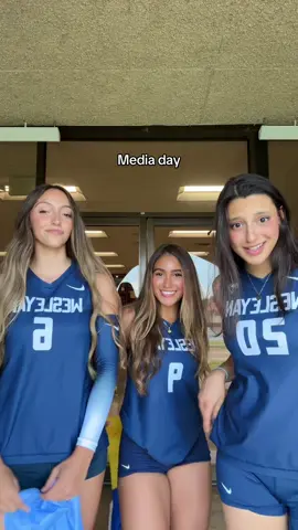 loving ma girlssss!@Mai💗 @Andrea Santa Cruz #mediaday #collegevolleyball #oklahoma #voleibolfemenino #latinas 