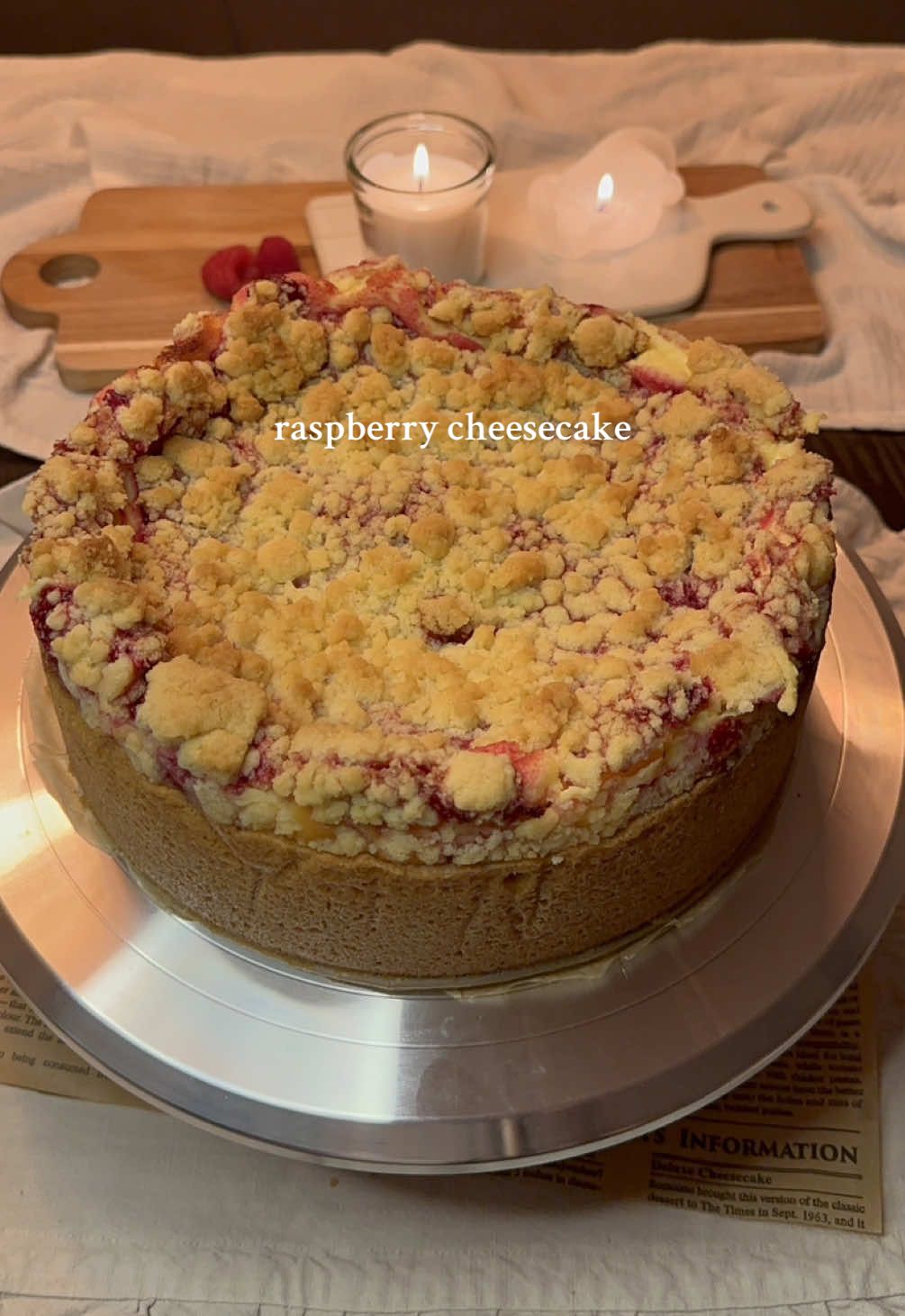Raspberry Cheesecake Zutaten⬇️ Für den Mürbeteig: 200g Mehl 80g Zucker 80g Butter 1 Ei 2 TL Backpulver Für die Füllung: 110g geschmolzene Butter 230g Zucker 1 Pck. Vanillezucker 1 Pck. Vanillepuddingpulver 3 Eier 500g Quark 200ml Saure Sahne 200ml Sahne Himbeerschicht: 200g Himbeeren 60g Zucker 1 Spritzer Zitronensaft -> kurz aufkochen lassen und Himbeeren zerdrücken Crumble: 200g Mehl 120 Zucker 120g Butter -> Die Springform hat einen Durchmesser von 26 cm -> Mürbeteig in Frischhaltefolie einwickeln und für 30 Min. in den Kühlschrank, währenddessen die Füllung zubereiten -> Mürbeteig in die Form geben und circa 4-5cm am Rand hochziehen, anschließend die Füllung dazu geben und für insgesamt 80-90 Minuten in den Ofen bei 180 Grad Ober-/Unterhitze (Nach circa 40 Minuten den Käsekuchen rausholen und die Himbeerschicht und Krümel draufgeben, anschließend wieder in den Ofen) -> Nach dem Backen ist der Käsekuchen noch etwas „wabbelig“, das ist normal! Den Kuchen komplett abkühlen lassen und am besten über Nacht in den Kühlschrank stellen.  💗💗💗💗💗💗💗💗💗💗💗💗💗 Ingredients⬇️ For the pastry: 200g flour 80g sugar 80g butter 1 egg 2 tsp baking powder For the filling: 110g melted butter 230g sugar 1 packet vanilla sugar 1 packet vanilla pudding powder 3 eggs 500g quark (or cream cheese as an alternative) 200ml sour cream 200ml heavy cream Raspberry layer: 200g raspberries 60g sugar 1 dash lemon juice -> bring briefly to a boil and mash the raspberries Crumble: 200g flour 120g sugar 120g butter -> The springform pan has a diameter of 26 cm -> Wrap the shortcrust pastry in plastic wrap and refrigerate for 30 minutes, meanwhile prepare the filling -> Place the pastry into the pan and pull it up about 4–5 cm along the edge, then add the filling and bake for a total of 80–90 minutes at 180°C (top/bottom heat). (After about 40 minutes take out the cheesecake, add the raspberry layer and crumbles on top, then return to the oven) -> After baking, the cheesecake will still be a little “wobbly,” that’s normal! Let it cool completely and ideally refrigerate overnight. #raspberry #cheesecake #baking #himbeer #käsekuchen 