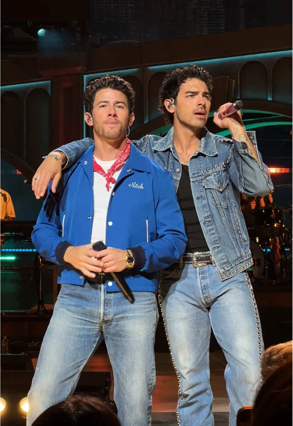 Waffle House in Bethel 🧇🏠 @Jonas Brothers @Nick Jonas @joejonas @Kevin Jonas #jonasbrothersconcert #JONAS20 #jonasbrothers #greetingsfromyourhometown 