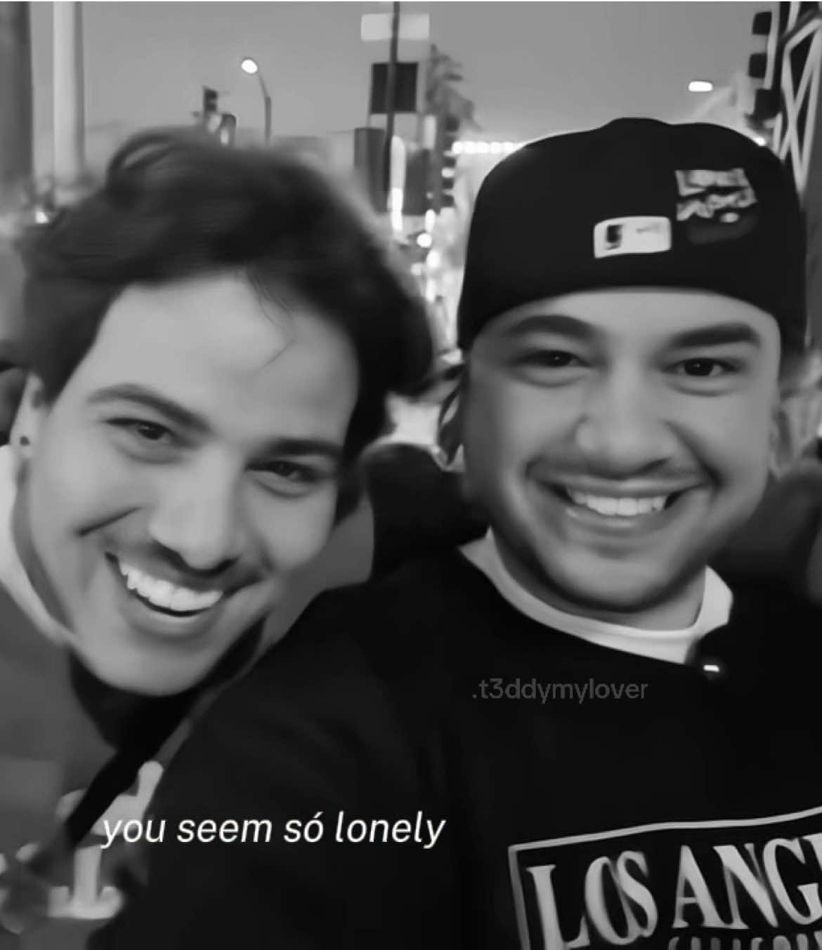FICOU TÃO FOFO, gnt tou quase batendo 8k na ajudem 😭🙏🏼 #t3ddy #lucasolioti #brino #fy #amigos ib: .@Lucas Olioti @brino BRINO REPUBLICOU!!