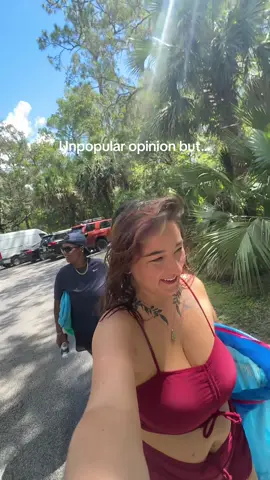Unpopular opinion: Kelly Park Rock Springs might still be the best spring in Florida 🌿 It checks every box—$3 per car to get in, affordable food, actual bathrooms + showers, and so much space to spread out whether you’re on the sand or in the springhead. Plus, the natural lazy river? You can float it as many times as you want, and bringing your own float is a game changer (we used @SwimWays and they were perfect). Sometimes the classics really don’t get topped.  🤟🏻🌊🌴☀️ #kellyparkrocksprings #Rocksprings #FloridaSprings #LazyRiver #HiddenGems