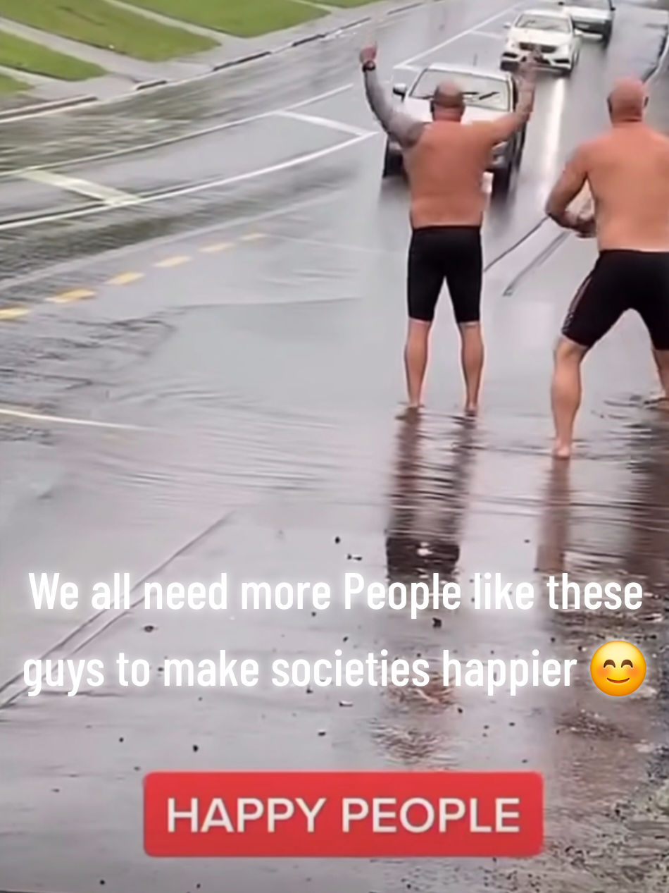 We all need more People like these guys to make societies happier 😊 #happypeople #nostress #enjoylife #rainyday 