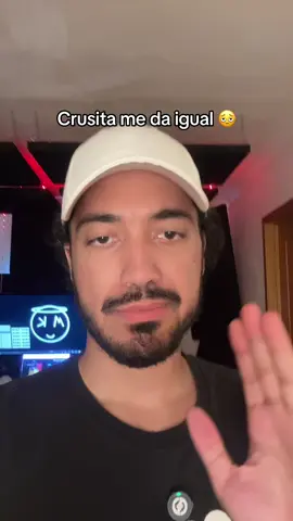 volvió crusita pero team gigi ...