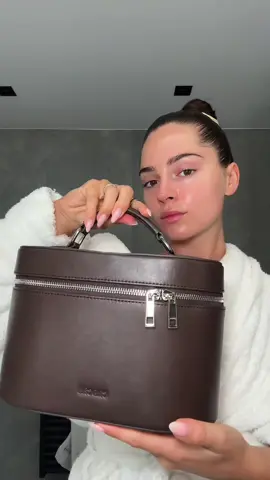 Hi vogue ✨💕 #makeup #vanitycase #makeupbag 