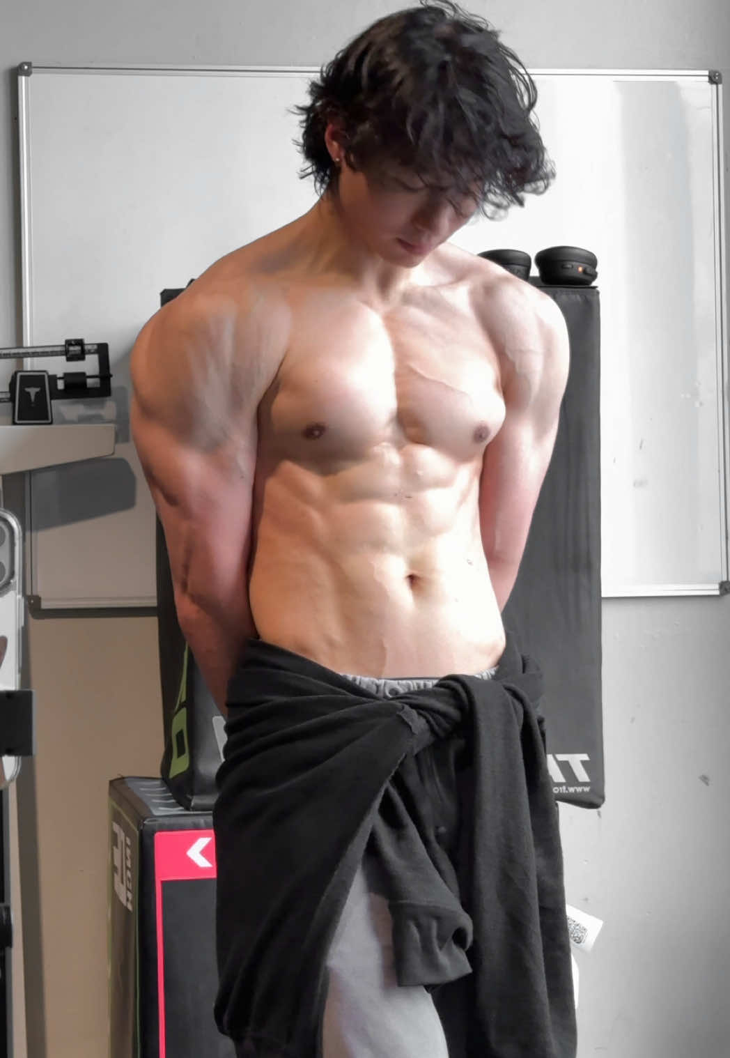 Extra dry day 💀 #aesthetics #physique #GymTok #abveins #musclestriations 