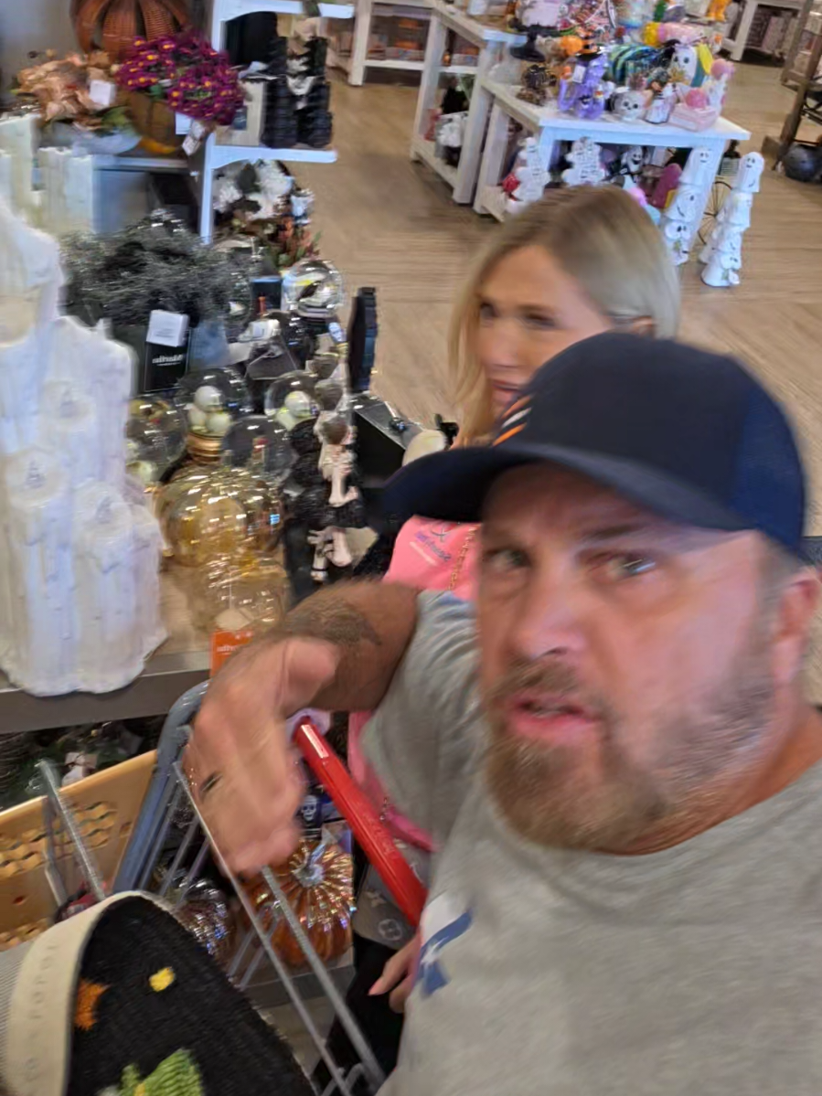 #wife #follow #shopping #halloween #dadsoftiktok @Lesli Davis-Price 