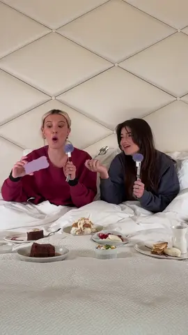 room service with a side of girl chat 🍰👯‍♀️