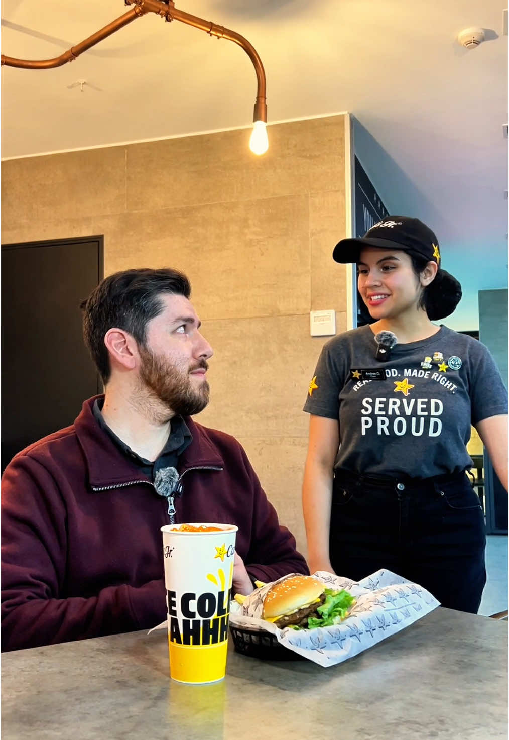 Una burger lo cura todo 🍔❤️‍🩹 #carlsjr #burger 