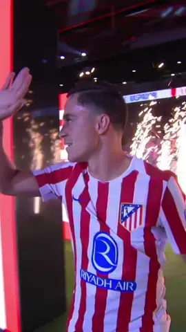 Conexión italiana 🇮🇹🤝🇮🇹 #italia #raspadori #nochedebievenida #atleticodemadrid #atleti 