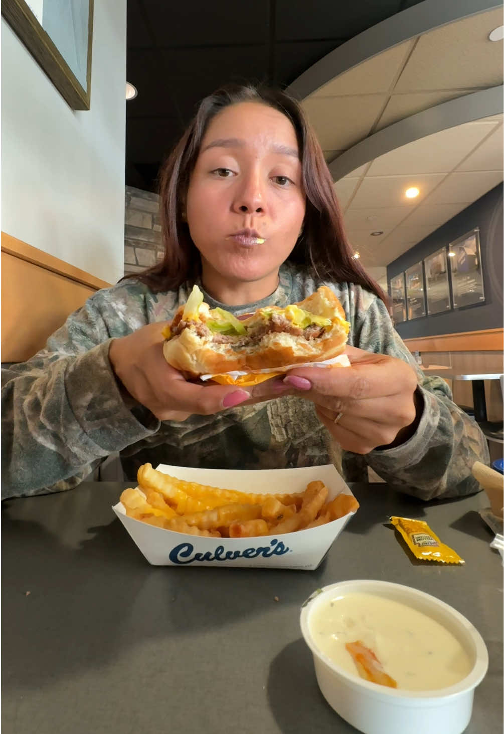 LOVED the Cocoa Puffs chocolate concrete mixer 😍❤️ @Culver’s #culvers #mukbang #eatwithme #cocoapuffcereal #eating 