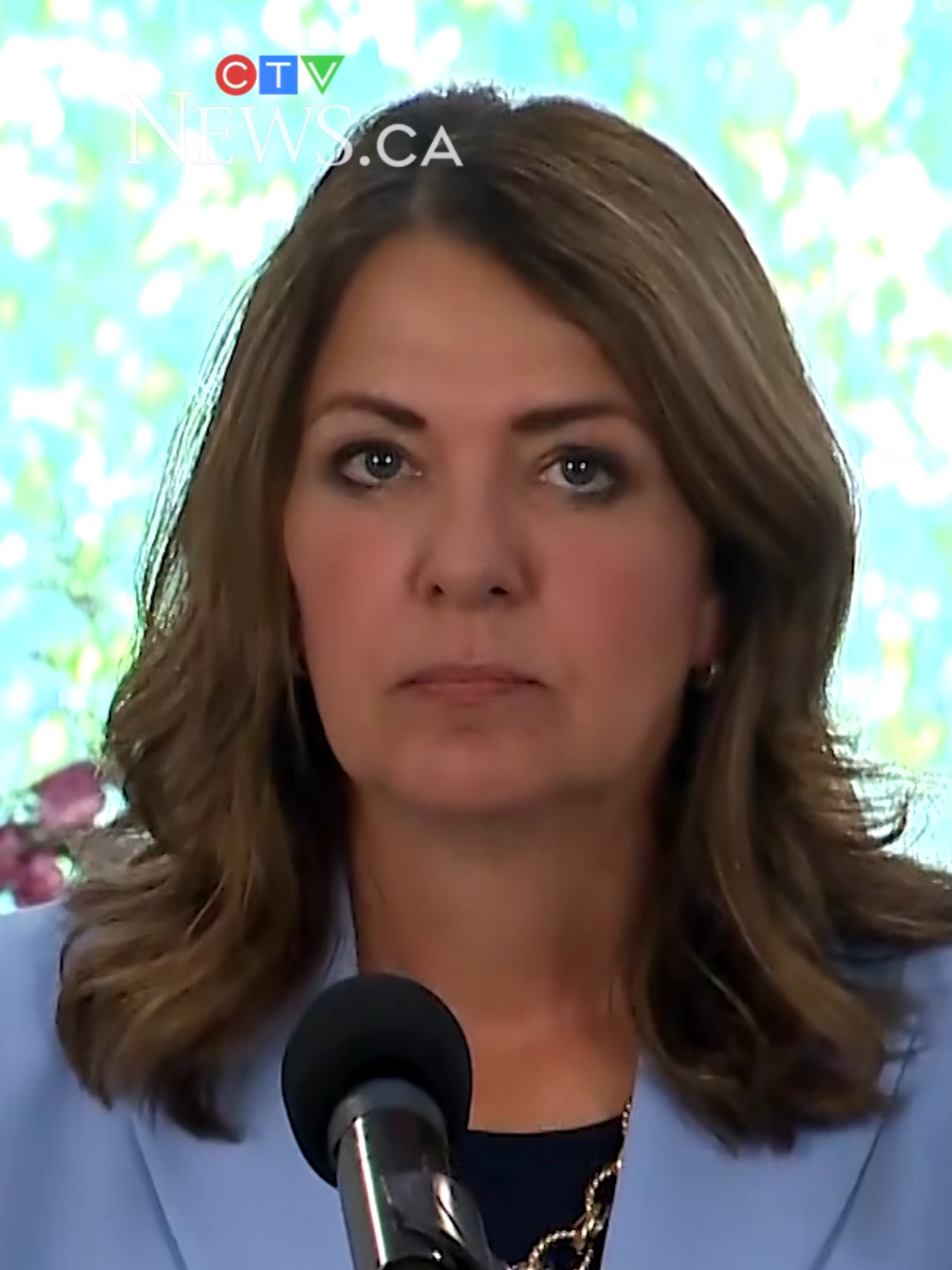 Alberta Premier Danielle Smith says she supports a homeowner's right to defend their property after an Ontario man was charged with assault following a home invasion.  #yeg #edmonton #yyc #calgary #alberta #abpoli #daniellesmith