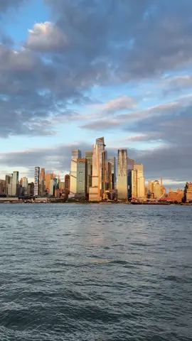 New York City summers #DailyNYCSkyline #NYC #NYCSkyline #NewYorkCity #Manhattan      