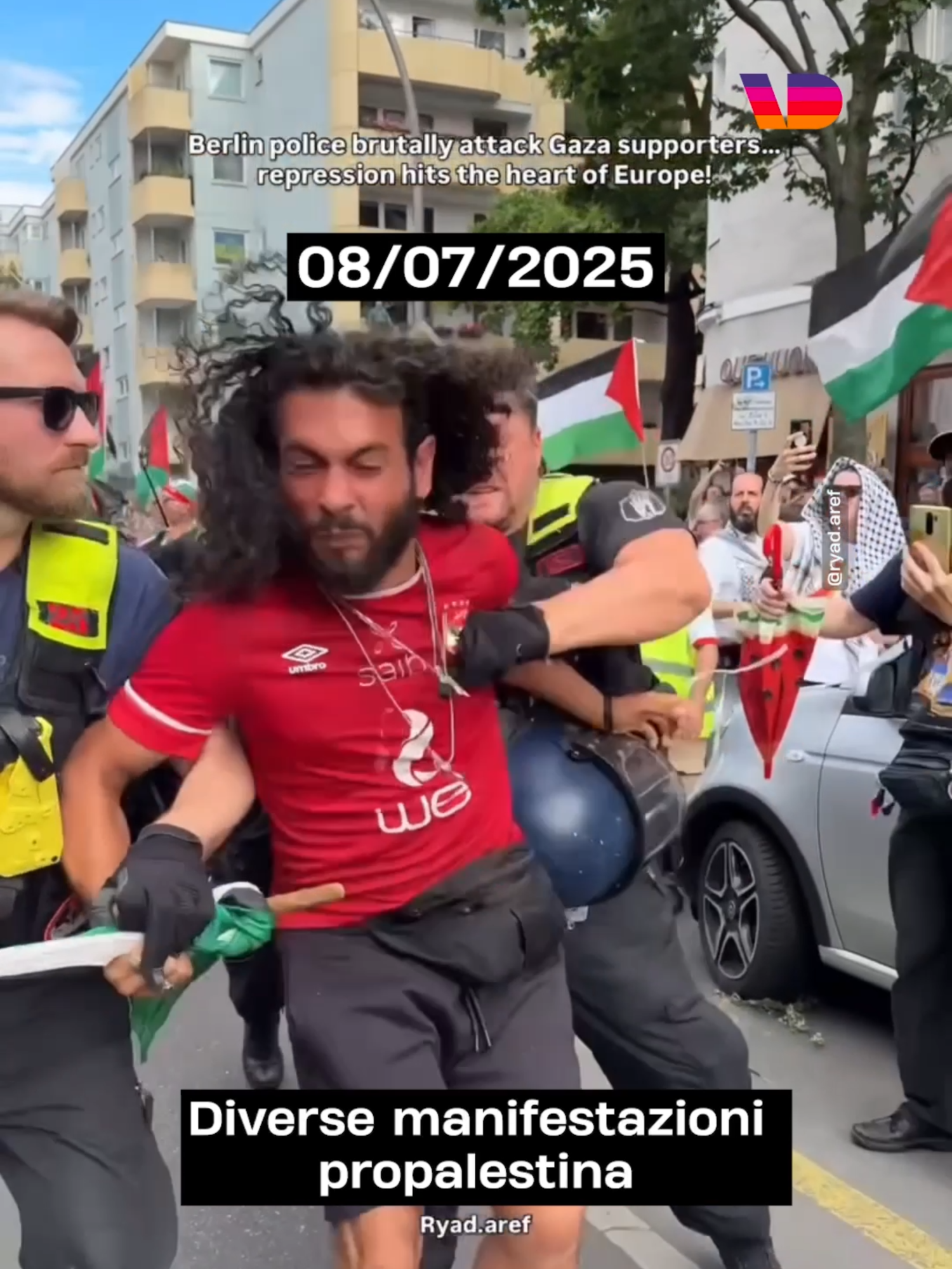 Perché in Germania la polizia reagisce in modo più duro alle proteste per la liberazione della Palestina rispetto ad altri paesi? Perché, negli ultimi anni, istituzioni e autorità hanno cancellato eventi, mostre e premi in seguito a dichiarazioni su Palestina e Israele? E perché slogan come “From the river to the sea, Palestine will be free” vengono interpretati come una negazione del diritto dello Stato di Israele a esistere? “Un Paese che continua a ripetere la stessa melodia usata come inno nazionale dai nazisti potrebbe essere un po' più cauto nel considerare i modi in cui i simboli politici possono avere significati diversi per persone diverse in momenti diversi”, ha scritto lo scrittore Pietro Curas sul Guardian. “Ci sono molti modi per immaginare una Palestina libera che non implichino il genocidio.” In ogni caso, la questione è stratificata: per provare a rispondere alle domande iniziali dobbiamo guardare al peso del passato, ma anche alle questioni più attuali e insidiose, in un paese dove è presente la comunità palestinese più numerosa d’Europa. #freepalestine
