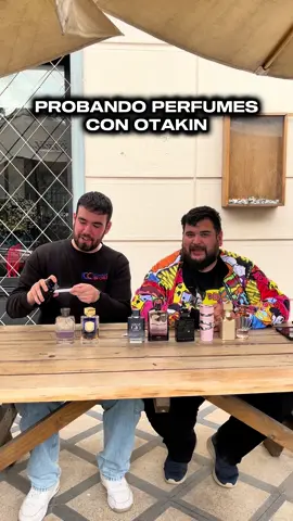(Pt.1) Probamos perfumes junto al antiinfluencer más importante del país: @Otakin . Entre risas y primeras impresiones, descubrimos qué fragancias llaman su atención y cuáles no tanto. En Comprar en Chile nos encanta compartir estas experiencias con personajes únicos, y claro, hablar de lo que más nos apasiona: perfumes, perfumerías y perfumes árabes. #perfumes #comprarenchile #perfumesarabes #perfumeschile