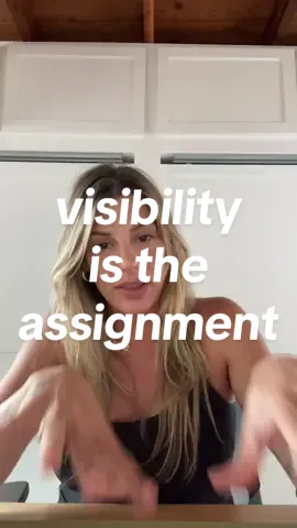 A 1:1 client asked me this question this week: “As I’m evolving and my business is evolving, etc sometimes I feel very uncomfortable if someone (a friend or acquaintance) from YEARS ago follows me. I’ve heard other creators and social media coaches say to block people (even family) till you feel confident in your new self. What is your take on this?” 👀 Here are my thoughts… 