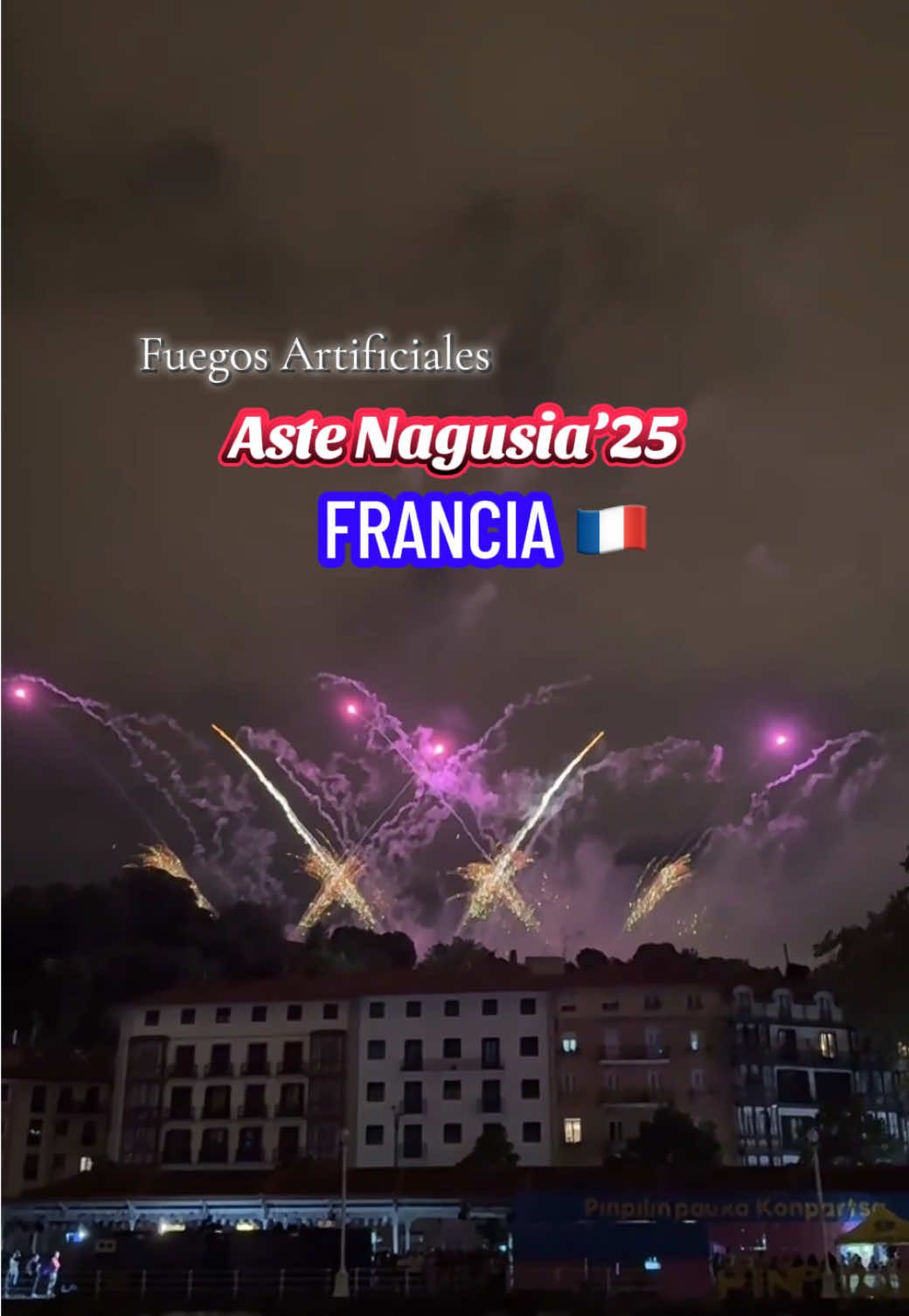 Aste Nagusia’25.  Fuegos Artificiales de Francia 🇫🇷 iluminaron Bilbao para el deleite de la ciudad dejando bonitas escenas de luz.  ¿ya tienes tu favorito? #tiktoklive #livehighlights #bilbao #Astenagusia #fuegosartificiales 