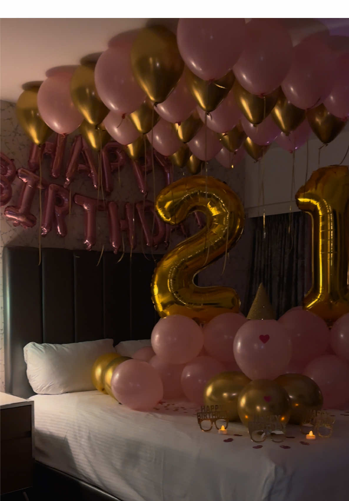 The cutest birthday surprise for his queen 🩷✨ #lasvegas #surprise #forher #hoteldecoration #hotelroomdecor 